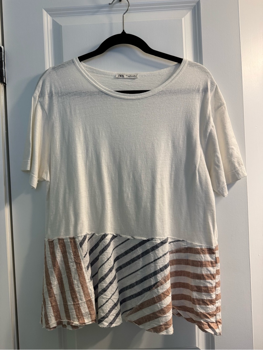 Zara White Short-Sleeve Top with Brown and Navy Striped Hem